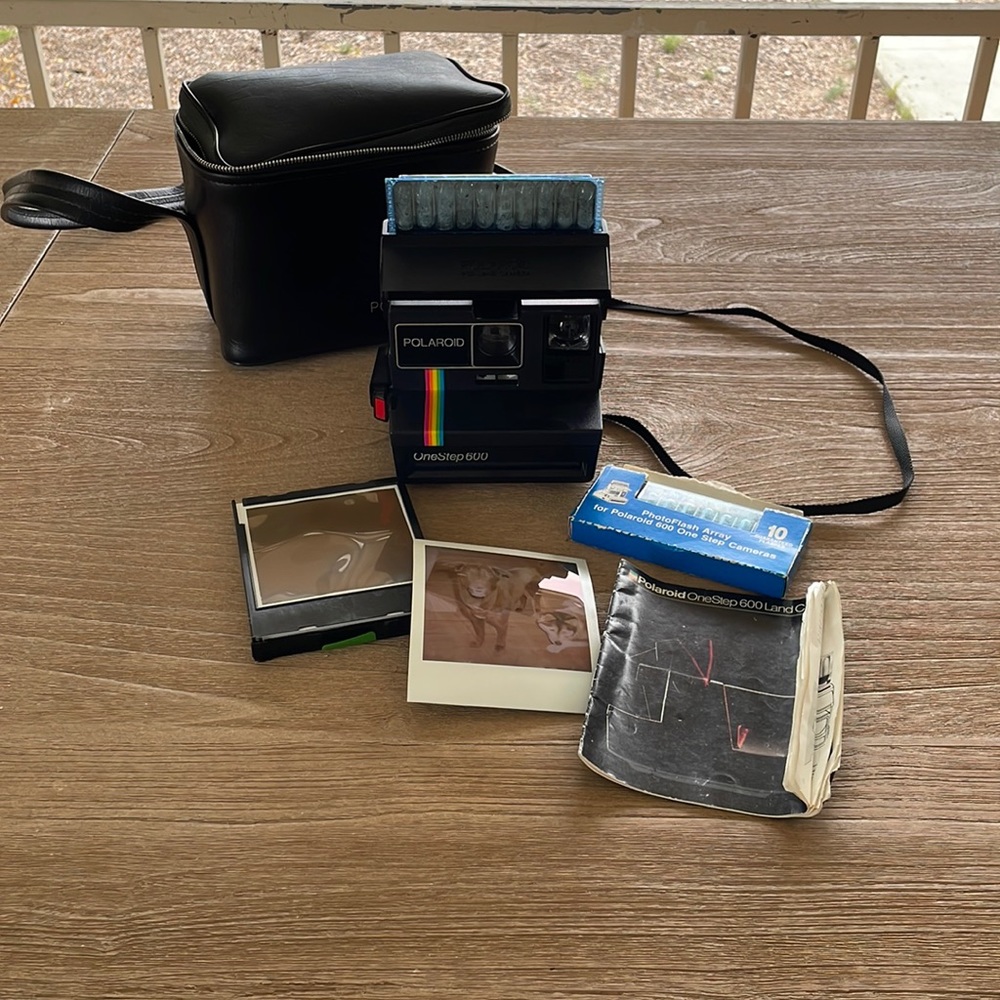 Vintage Polaroid OneStep 600 Land Camera in PERFECT CONDITION